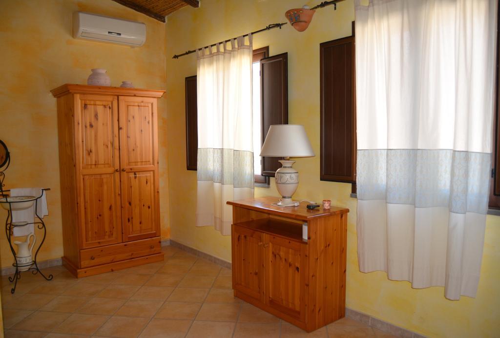 Agriturismo Rubinu Galtellì Szoba fotó